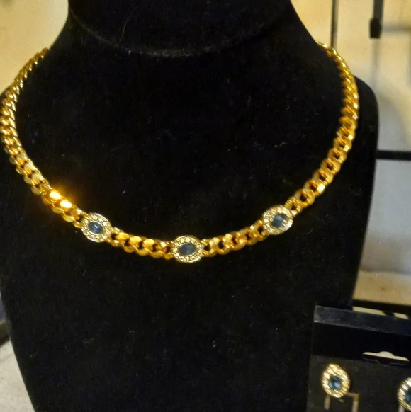 Not new,vintage gold chain necklace with rhinestones& glass center clip earring - Picture 1 of 4